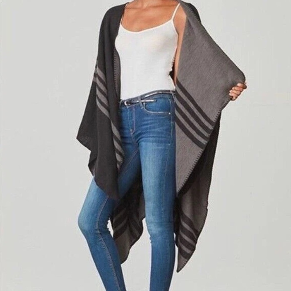 NWOT BB Dakota Reversible Stripe Cape Poncho Wrap Black Gray OS